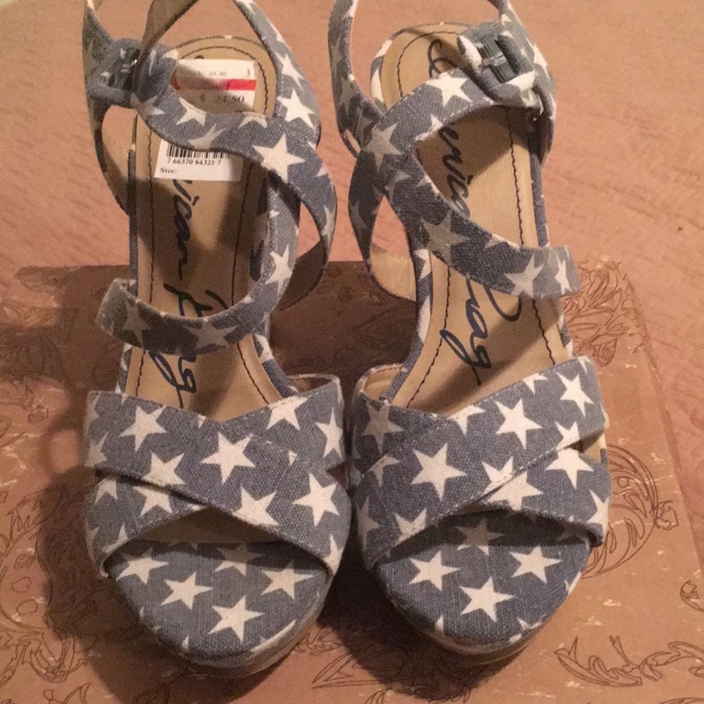 Shoes - Picture 2 of 4